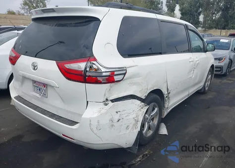 2016 Toyota Sienna Le 8 Passenger z USA, uszkodzony, nr VIN 5TDKK3DC5GS749232